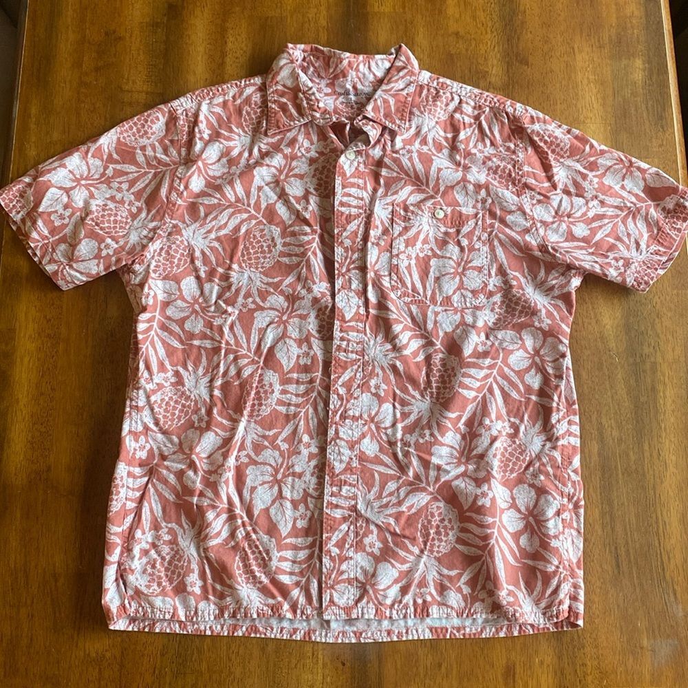 Croft&Barrow Men’s L Hawaiian Short Sleeved Button Up Shirt- Pink & White